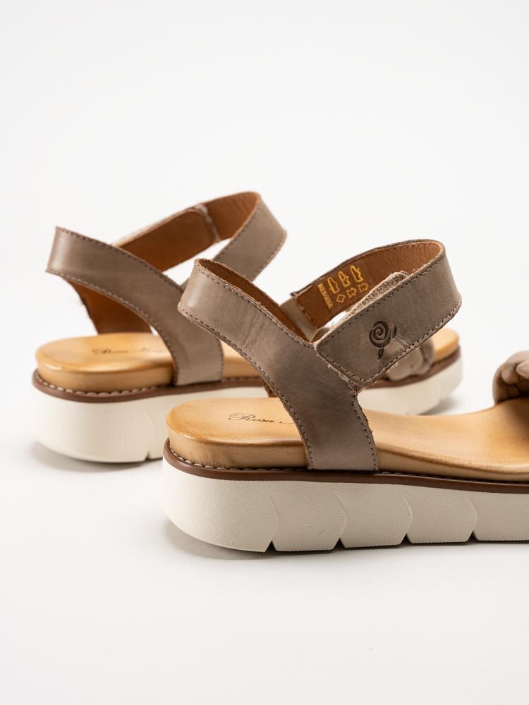 Rosa Negra - Beige sandal med flätat omtag