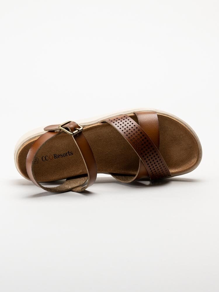 CC Resorts - Ljusbruna sandaler med korslagda remmar