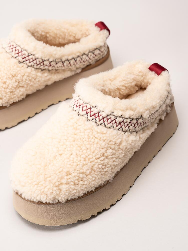 UGG - W Tazz UGG Braid - Off white fluffiga tofflor i ull
