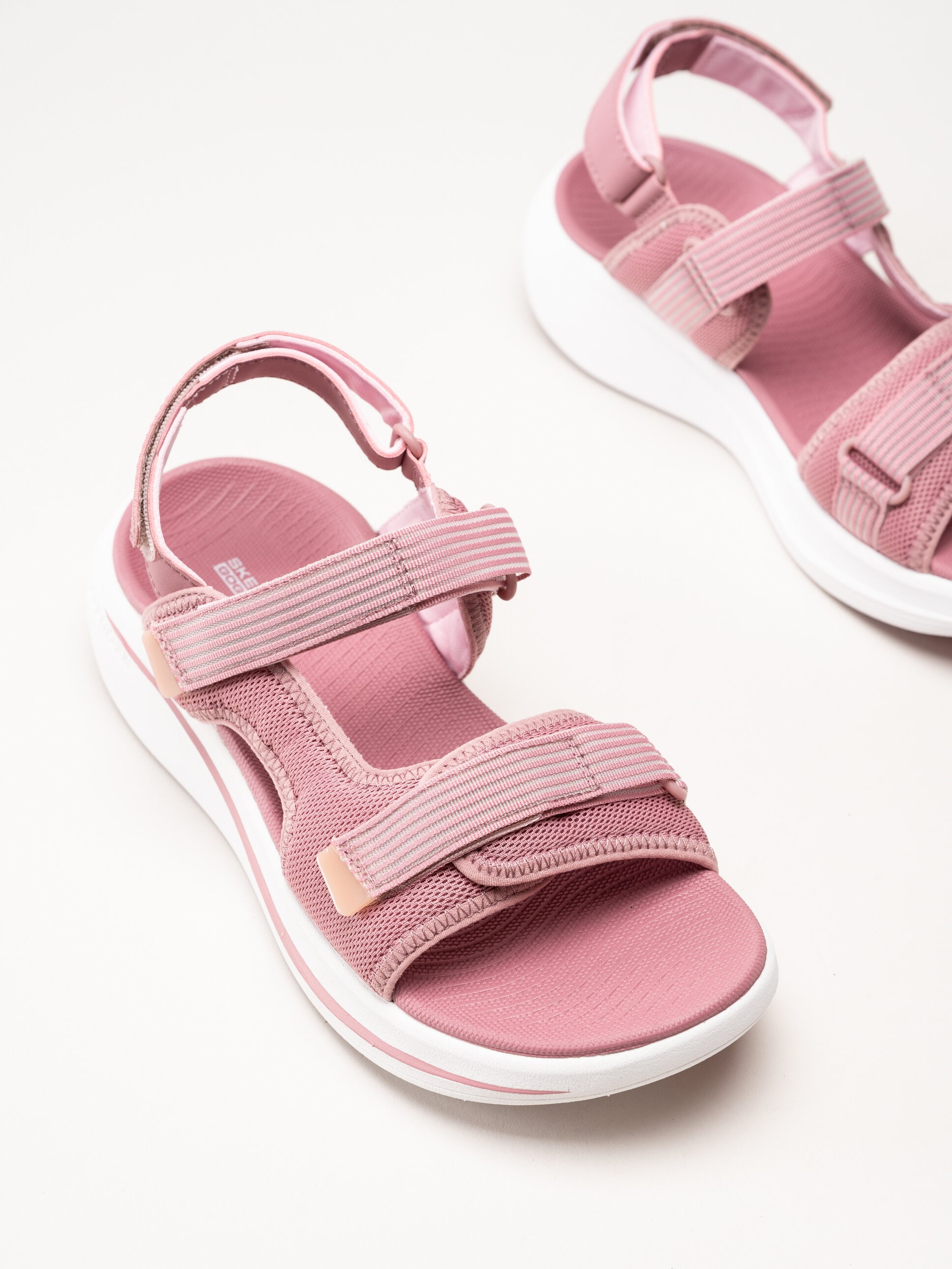 Skechers - Max Cushioning Essential - Rosa sportiga sandaler