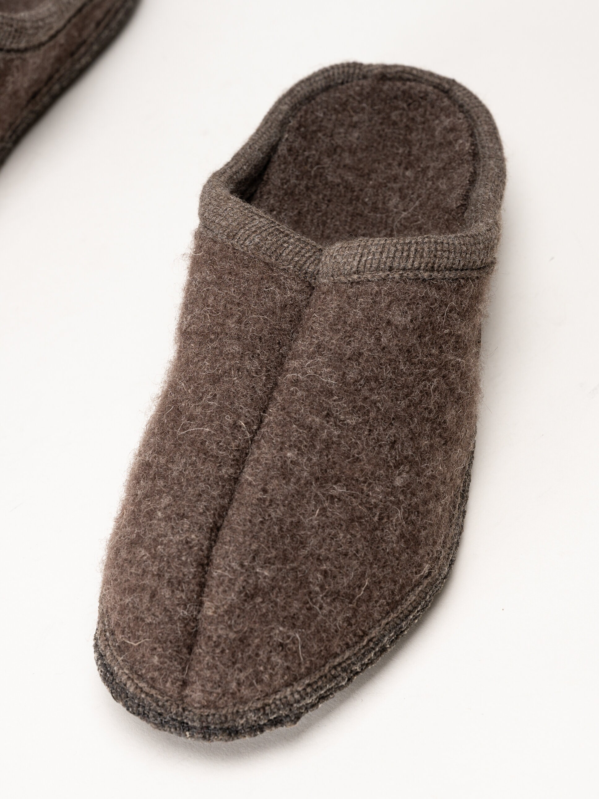 Ulle - Ulle Original - Mörkbruna slip in tofflor i ull