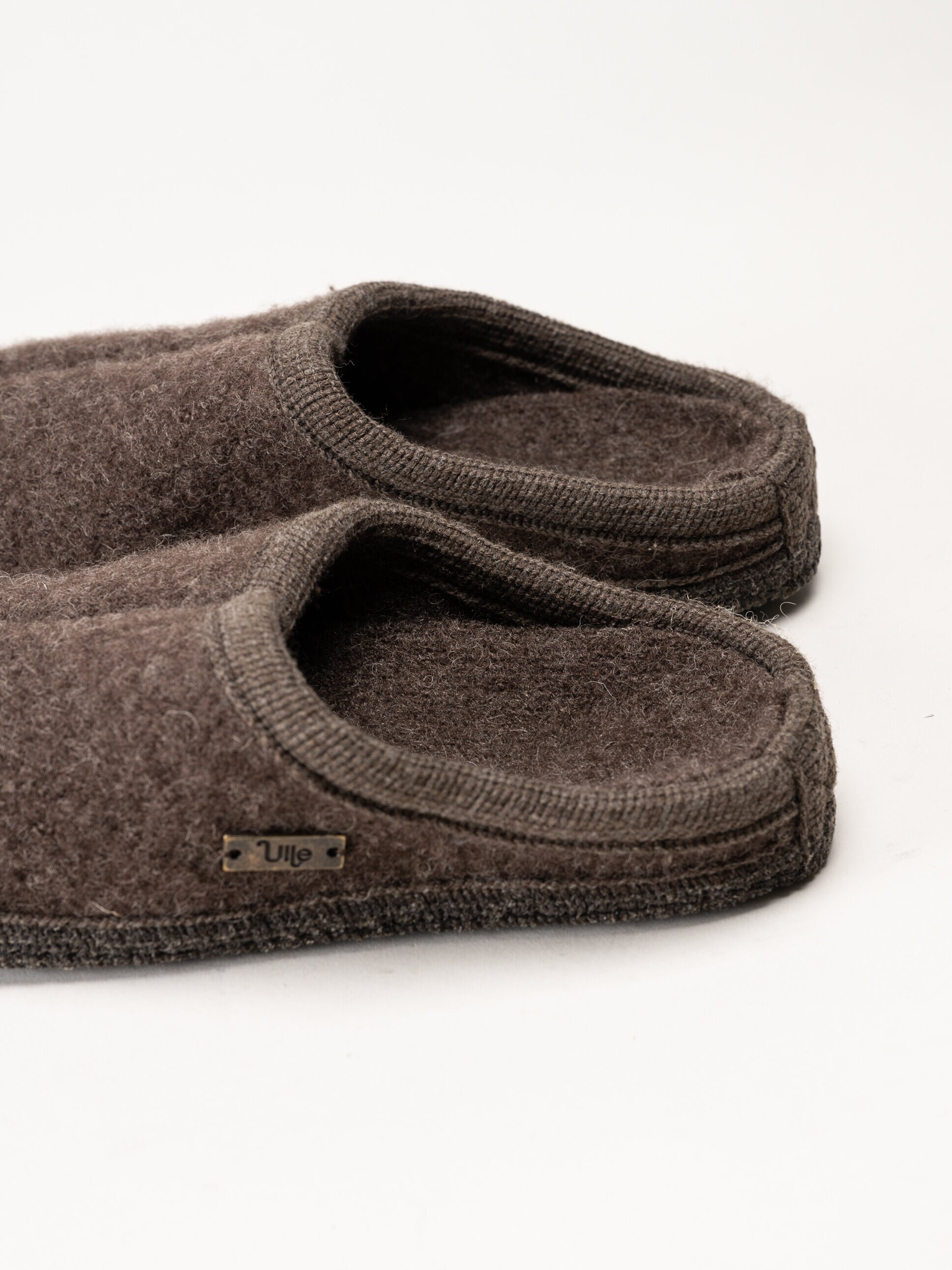 Ulle - Ulle Original - Mörkbruna slip in tofflor i ull
