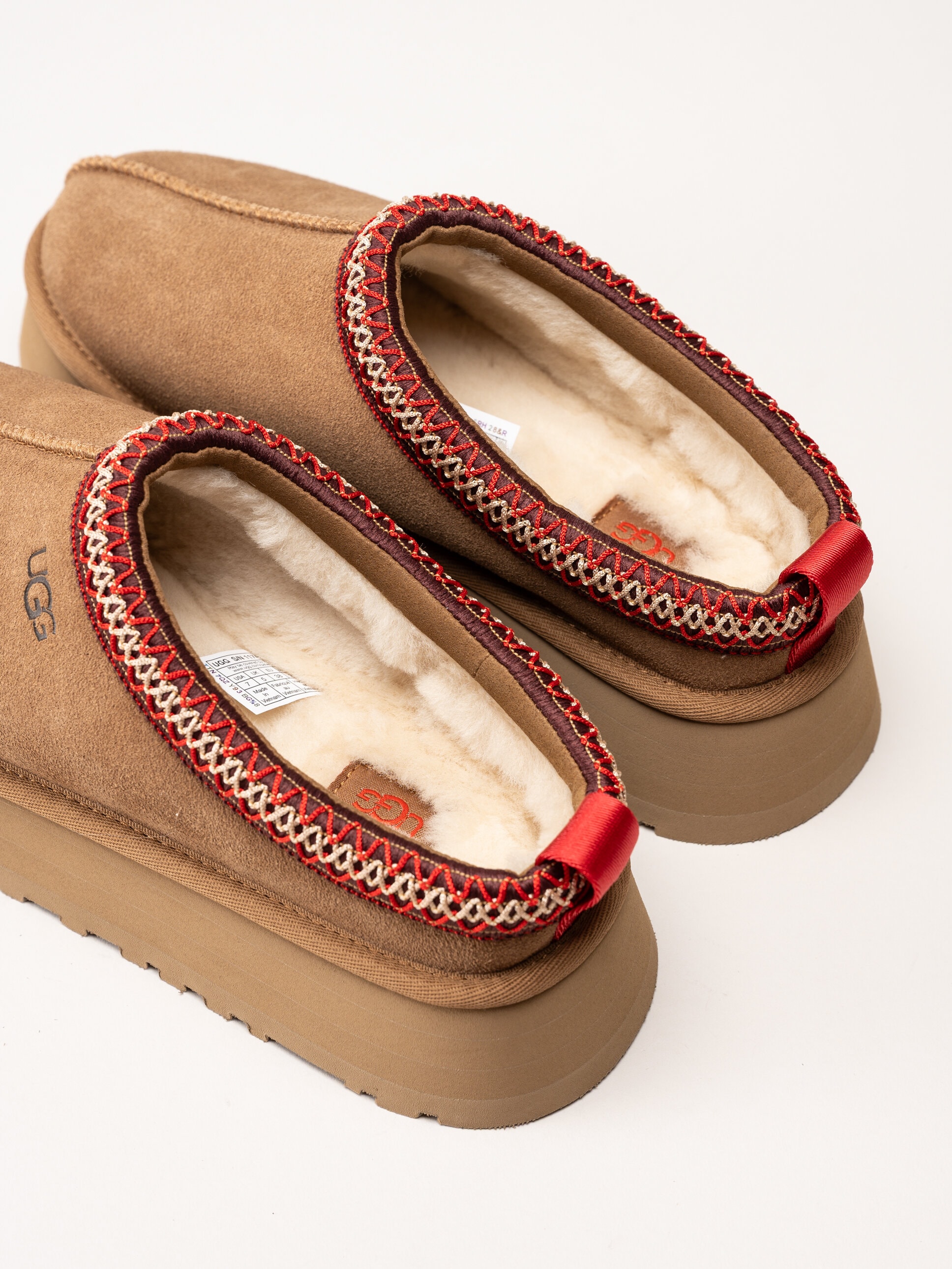 UGG - W Tazz II - Ljusbruna fårskinnsfodrade tofflor i mocka