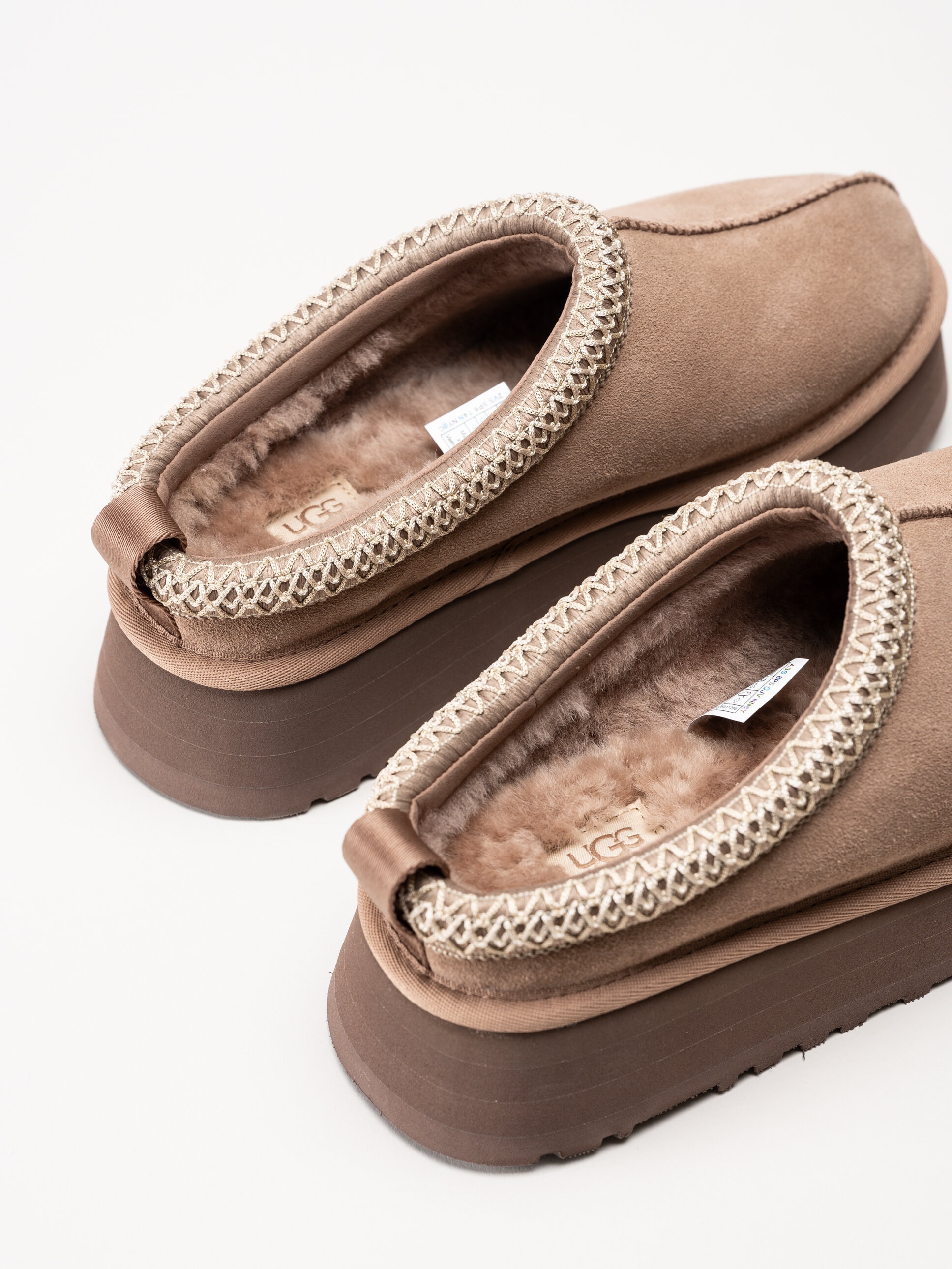 UGG - W Tazz II - Bruna fårskinnsfodrade tofflor i mocka