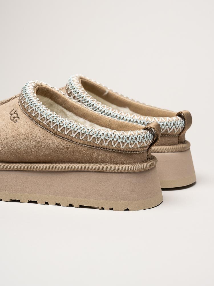 UGG - W Tazz II - Beige fårskinnsfodrade tofflor i mocka