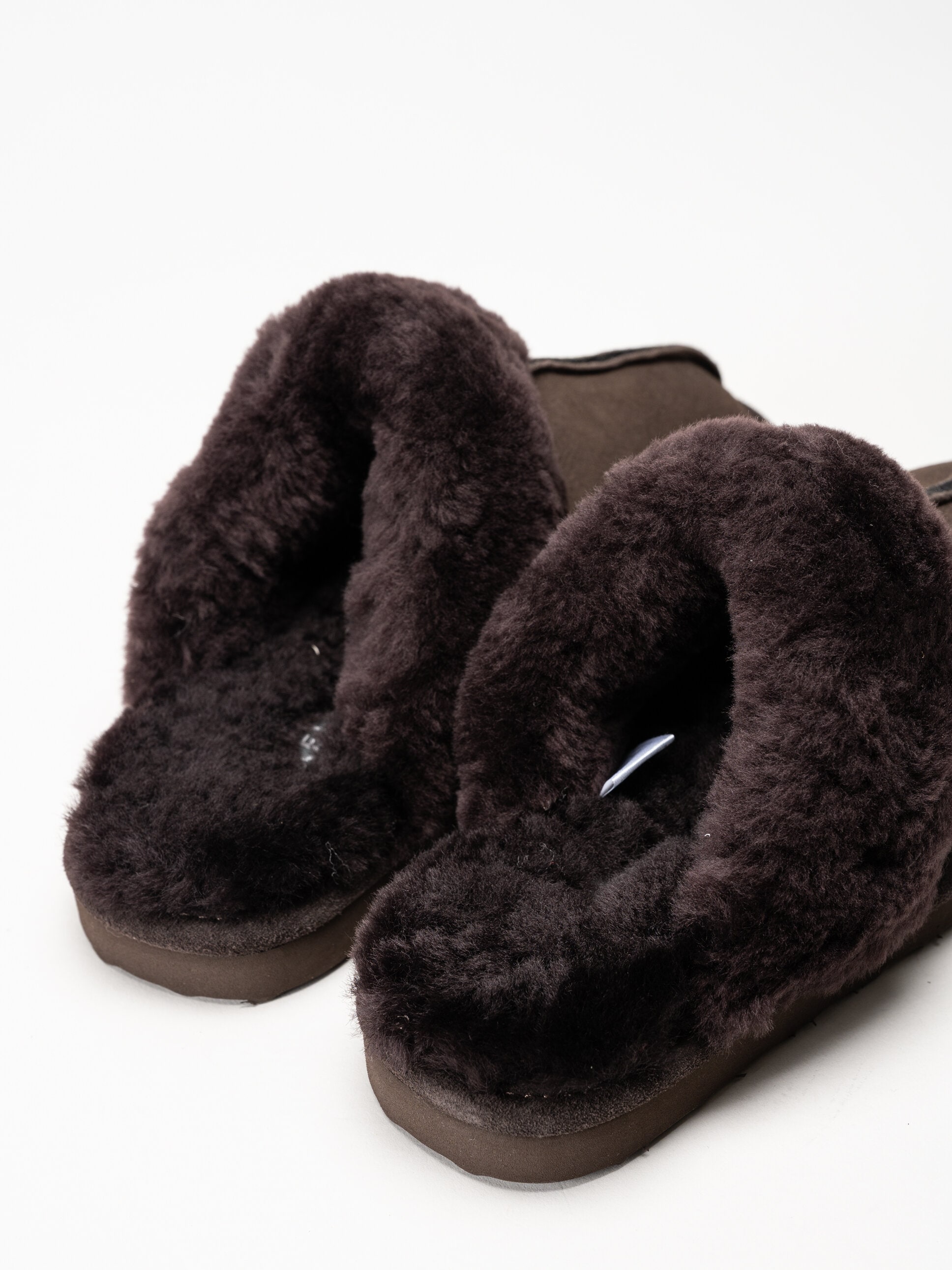 Axelda - Nancy - Mörkbruna fårskinnsfodrade tofflor