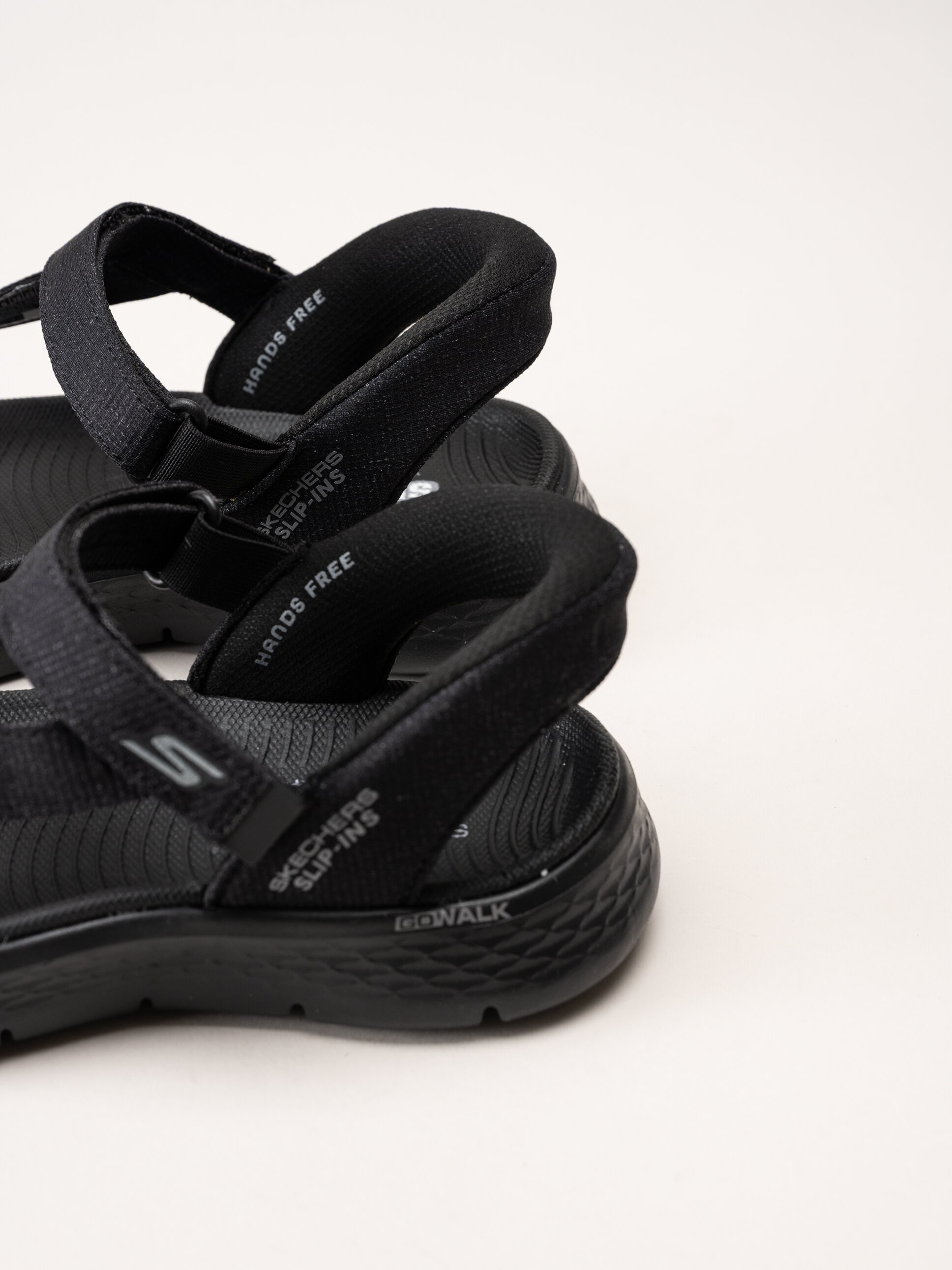Skechers - Go Walk Flex Sandal - Svarta slip in sandaler