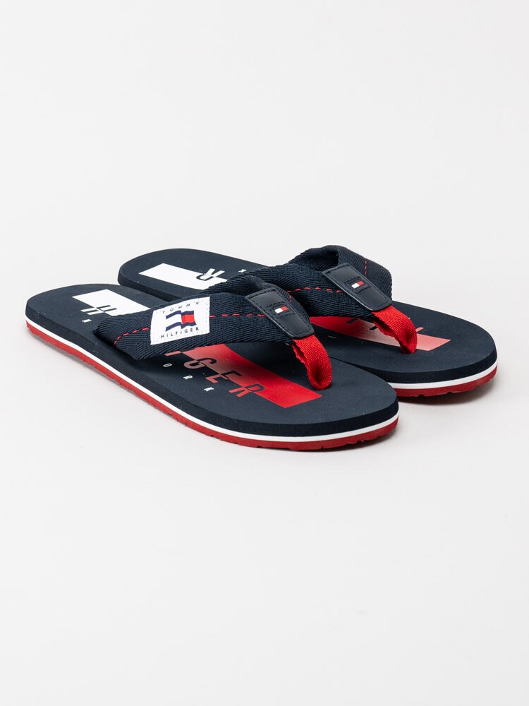 Tommy Hilfiger - Badge Beach Sandal - Marinblå flip flop med röda detaljer