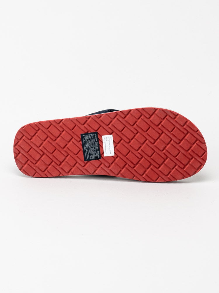 Tommy Hilfiger - Badge Beach Sandal - Marinblå flip flop med röda detaljer