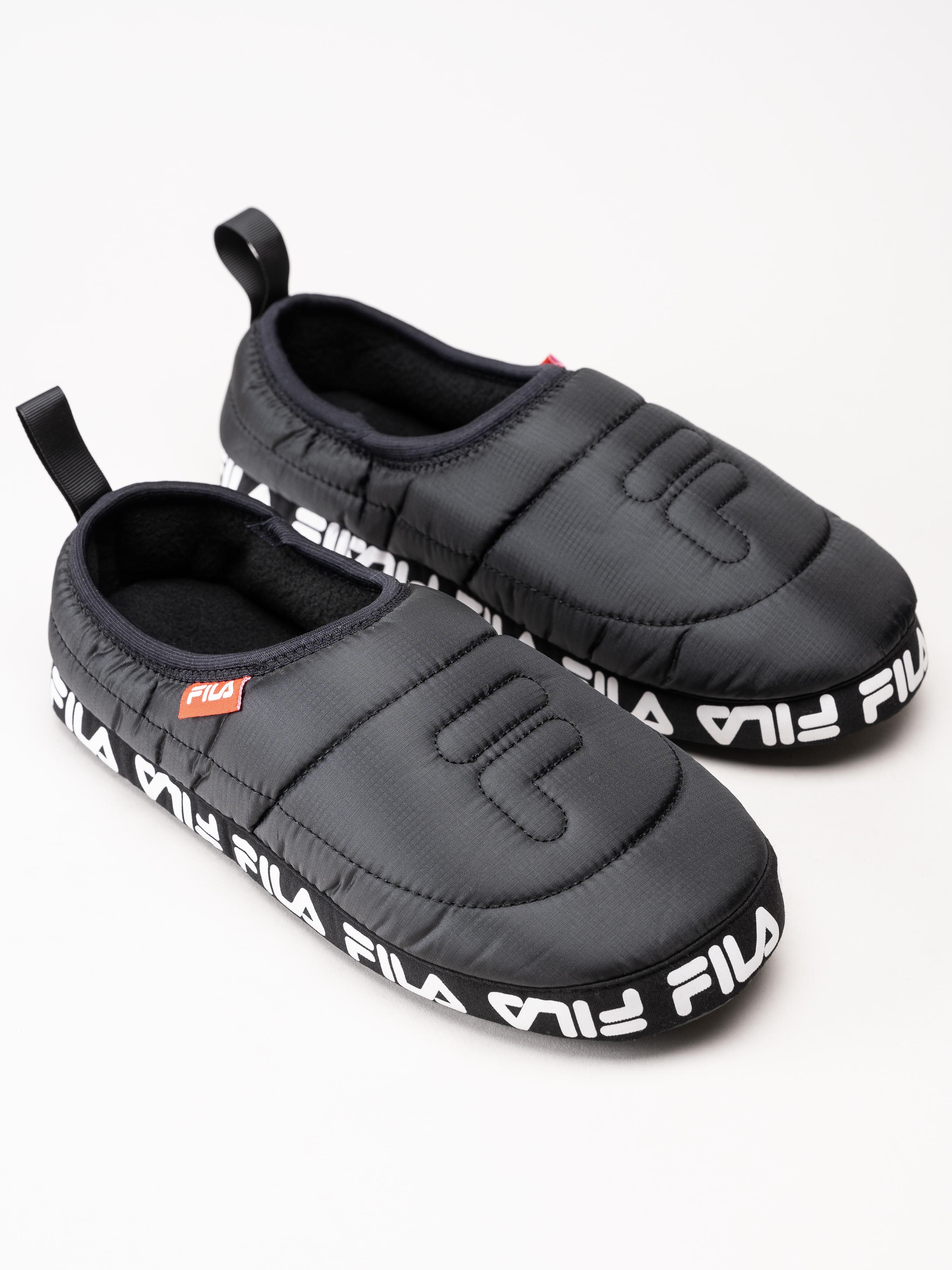 FILA - Comfider - Svarta slip on tofflor i textil