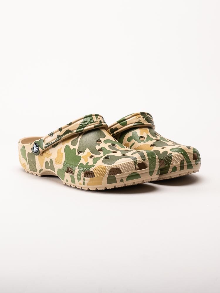 Crocs - Classic Printed Camo Clog - Camouflagefärgade slip in tofflor