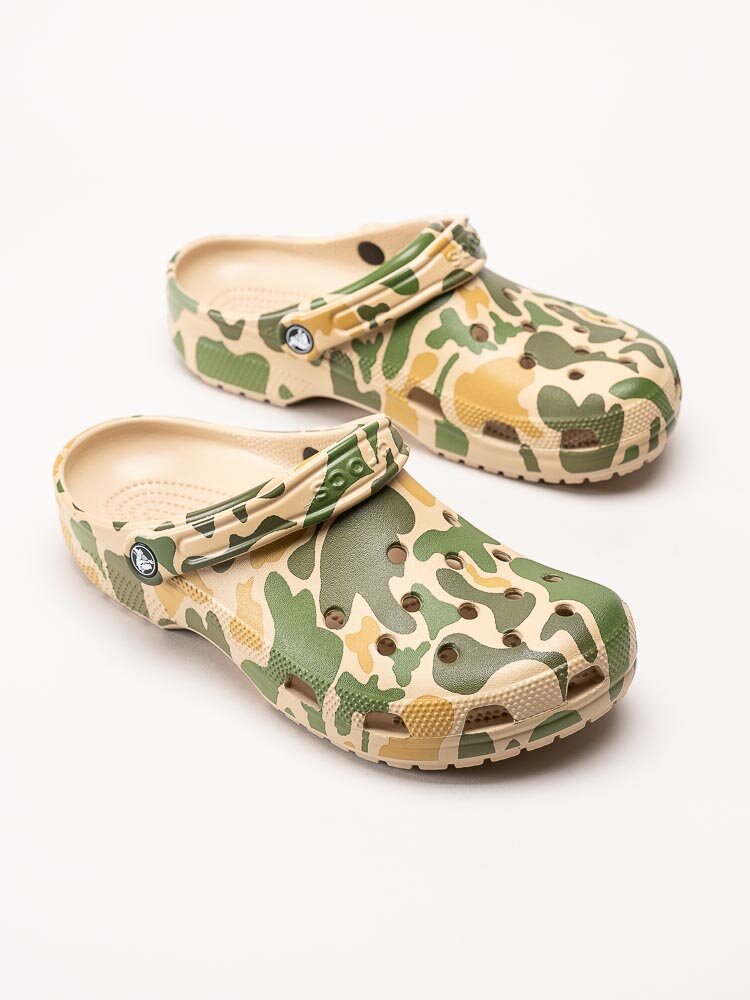 Crocs - Classic Printed Camo Clog - Camouflagefärgade slip in tofflor