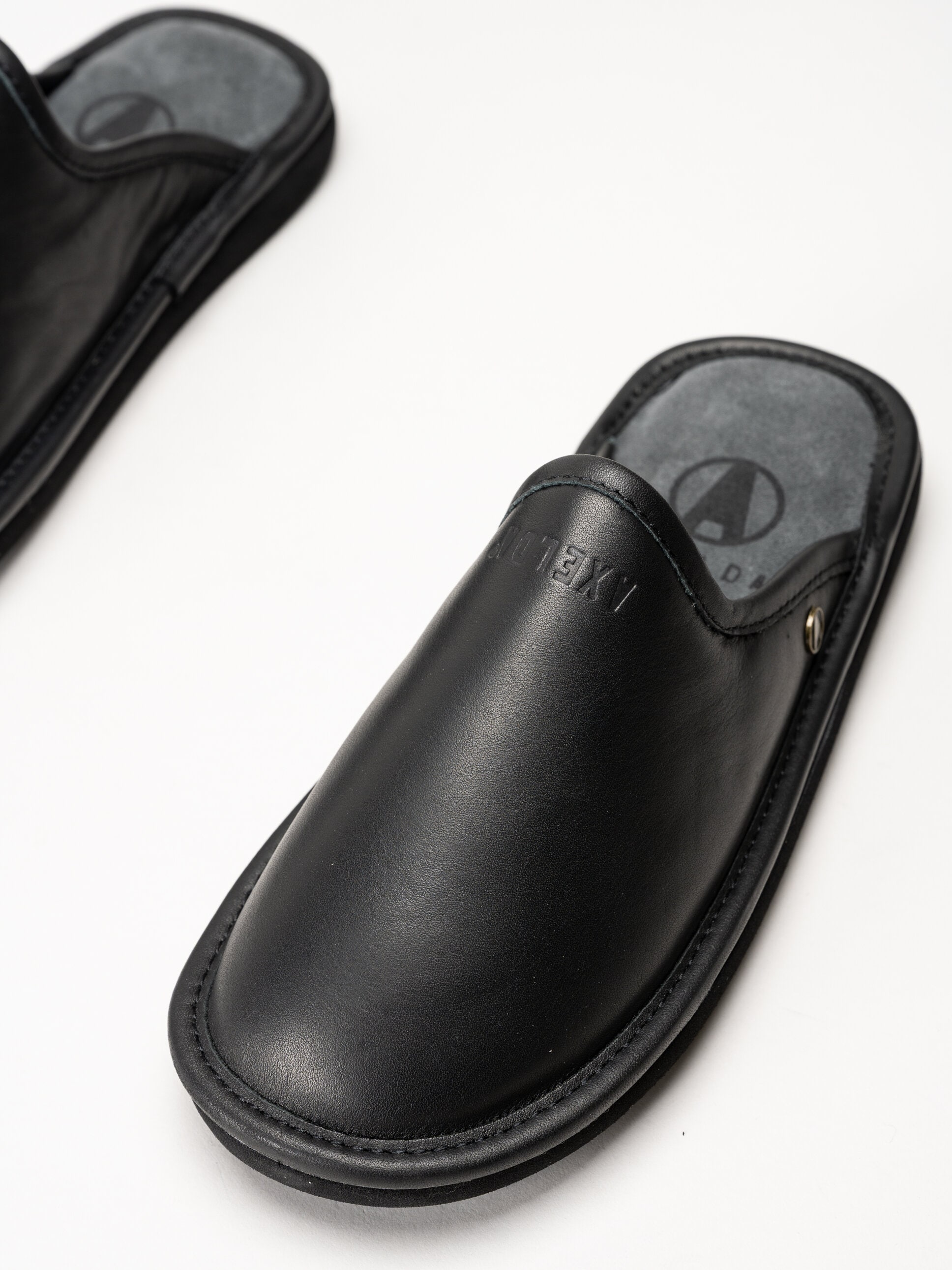 Axelda - Malaga - Svarta tofflor i skinn