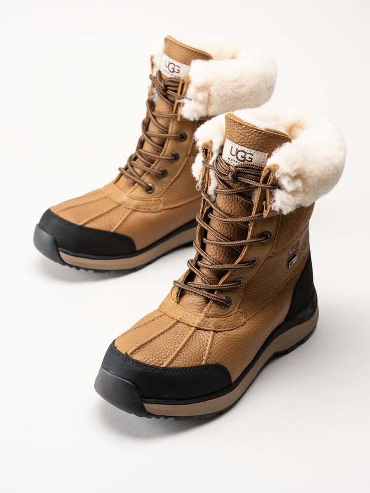 UGG - Adirondack Boot III - Ljusbruna fodrade vinterkängor