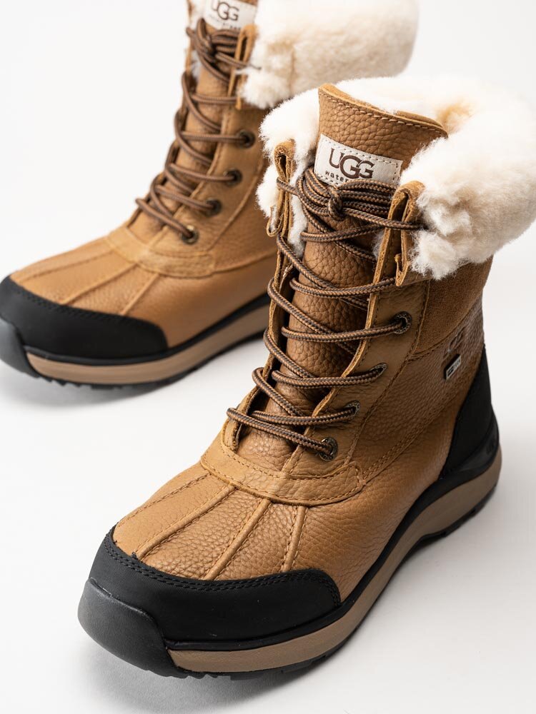 UGG - Adirondack Boot III - Ljusbruna fodrade vinterkängor