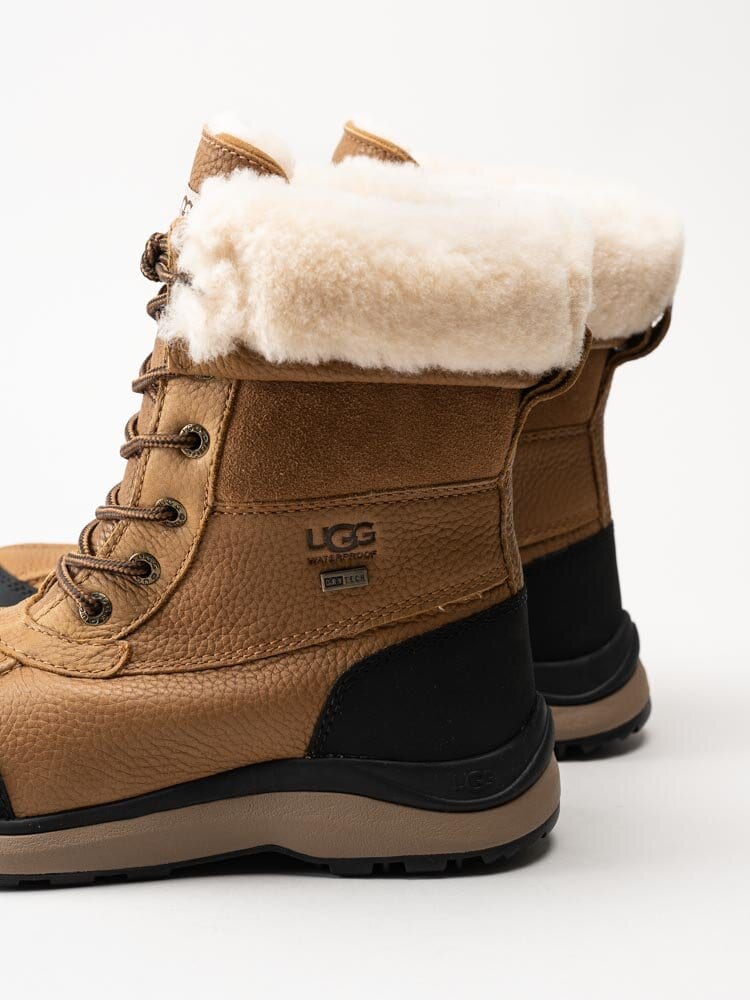 UGG - Adirondack Boot III - Ljusbruna fodrade vinterkängor