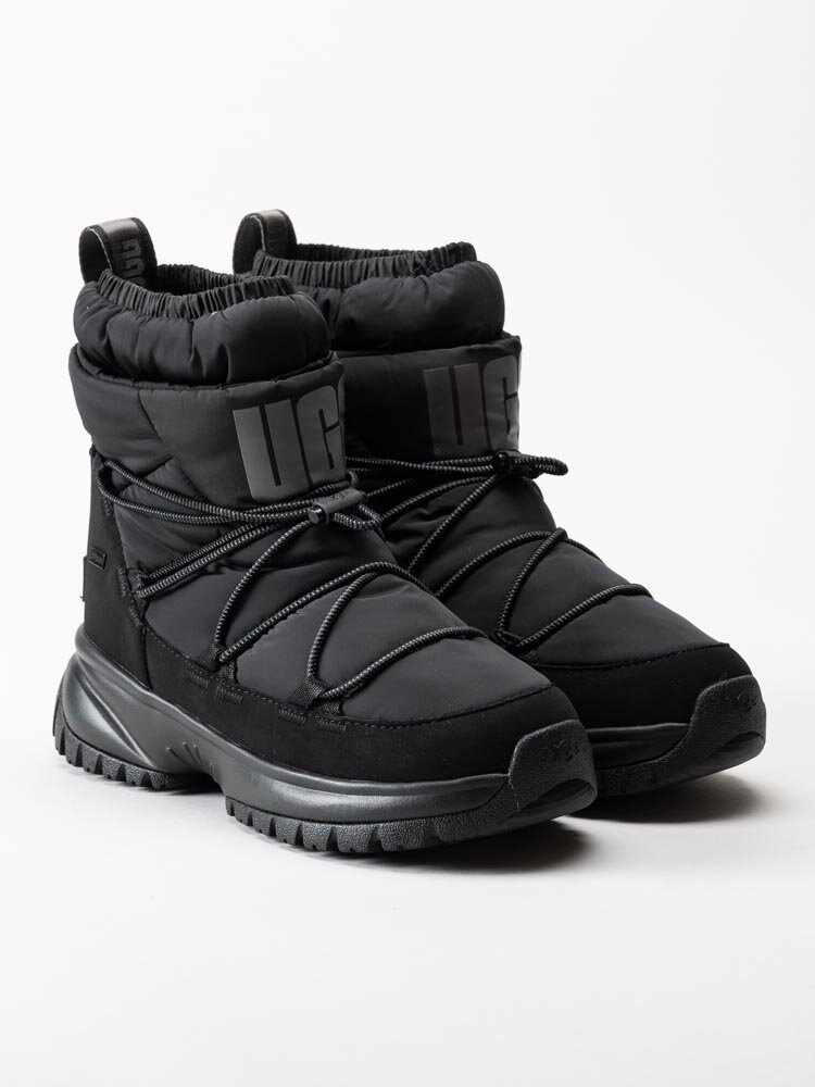 UGG - W Yose Puffer Mid - Svarta vinterboots