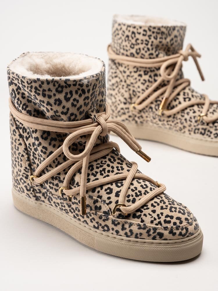 Inuikii - Classic Leo Wedge - Leopardmönstrade boots i mocka