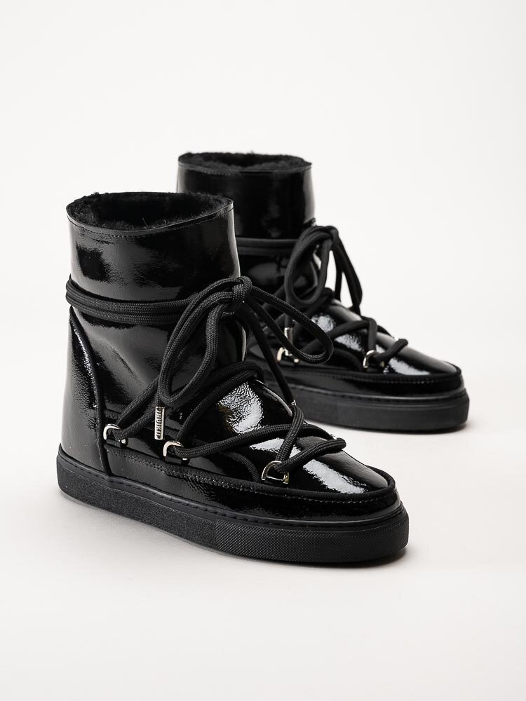 Inuikii - Full Leather Naplack Wedge - Svarta fårskinnsfodrade boots i lackskinn