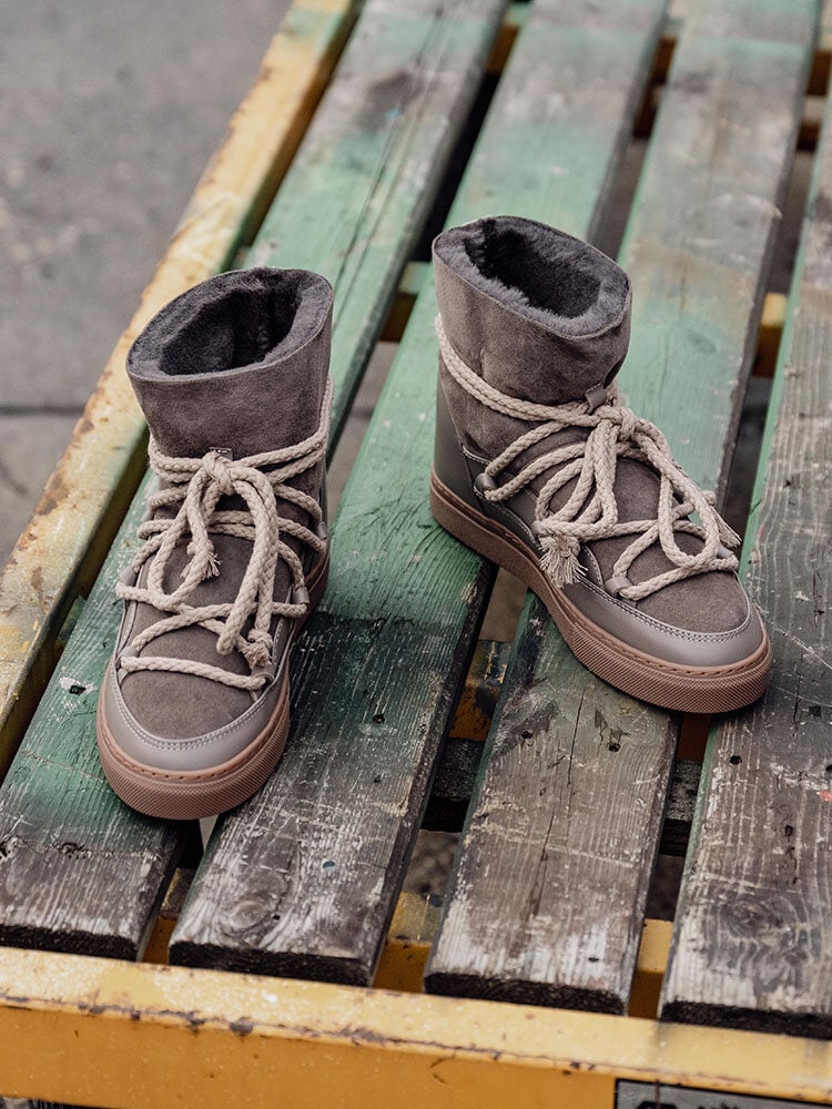 Inuikii - Classic sneaker - Bruna fårskinnsfodrade boots i mocka