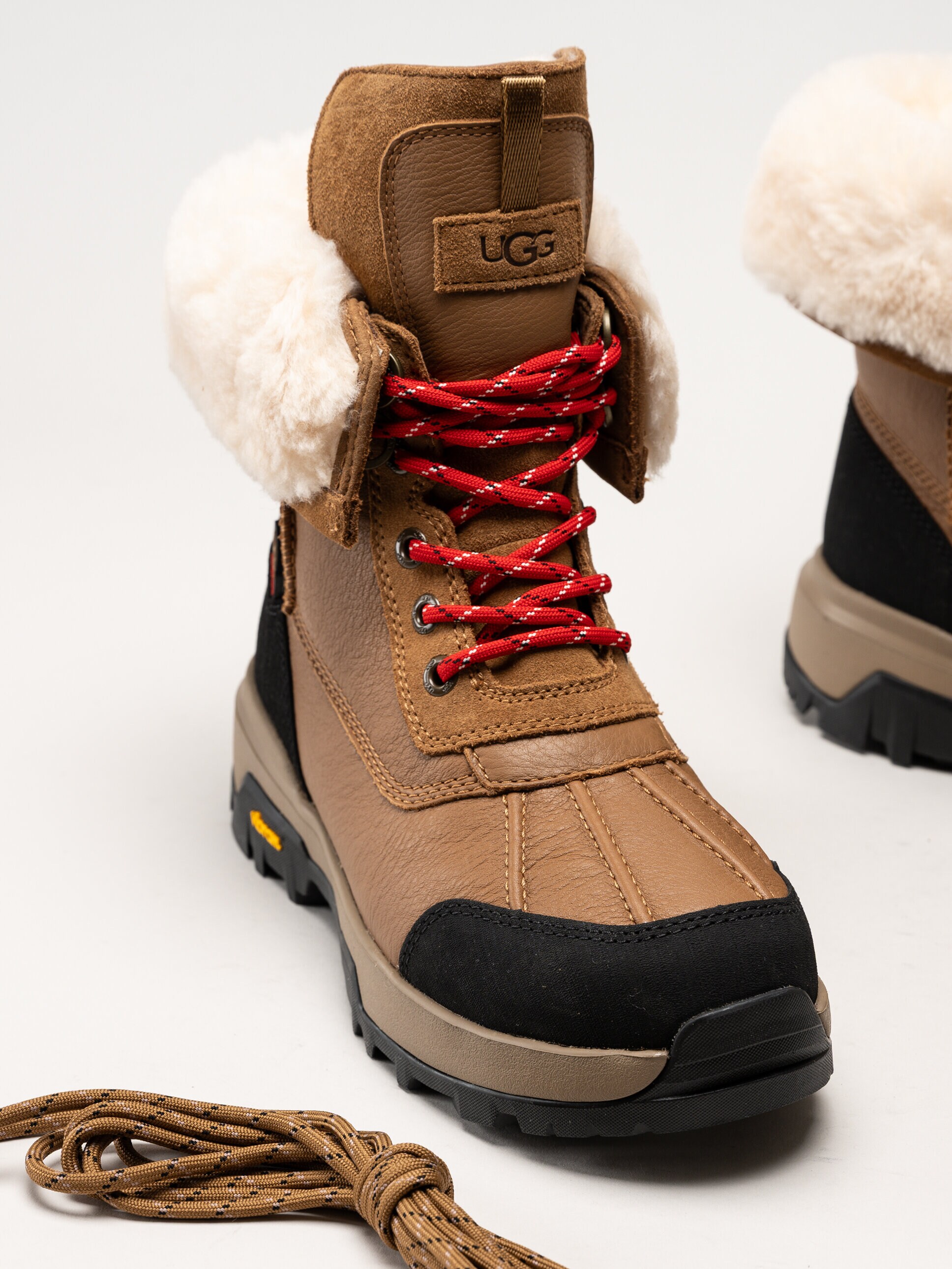 UGG - W Adirondack Boot XXV - Bruna ullfodrade vinterkängor