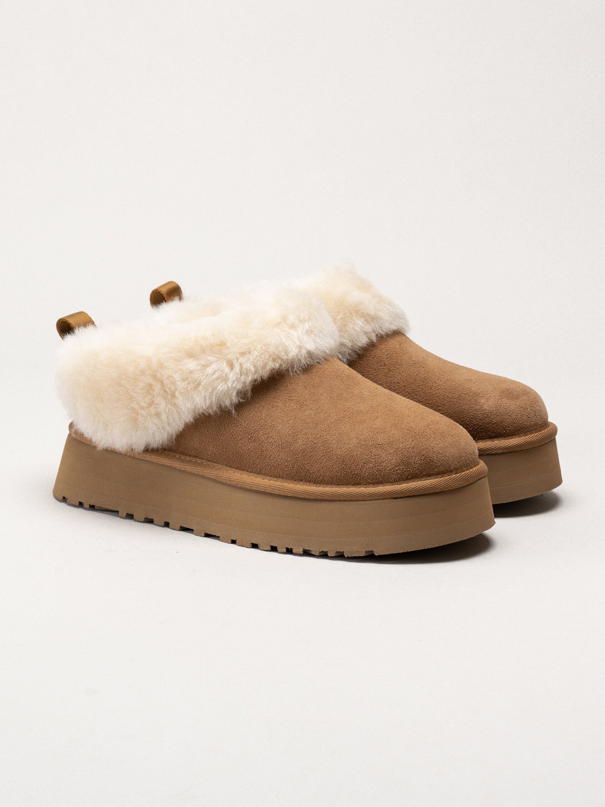 UGG - W Tazzelle - Bruna fårskinnsfodrade tofflor