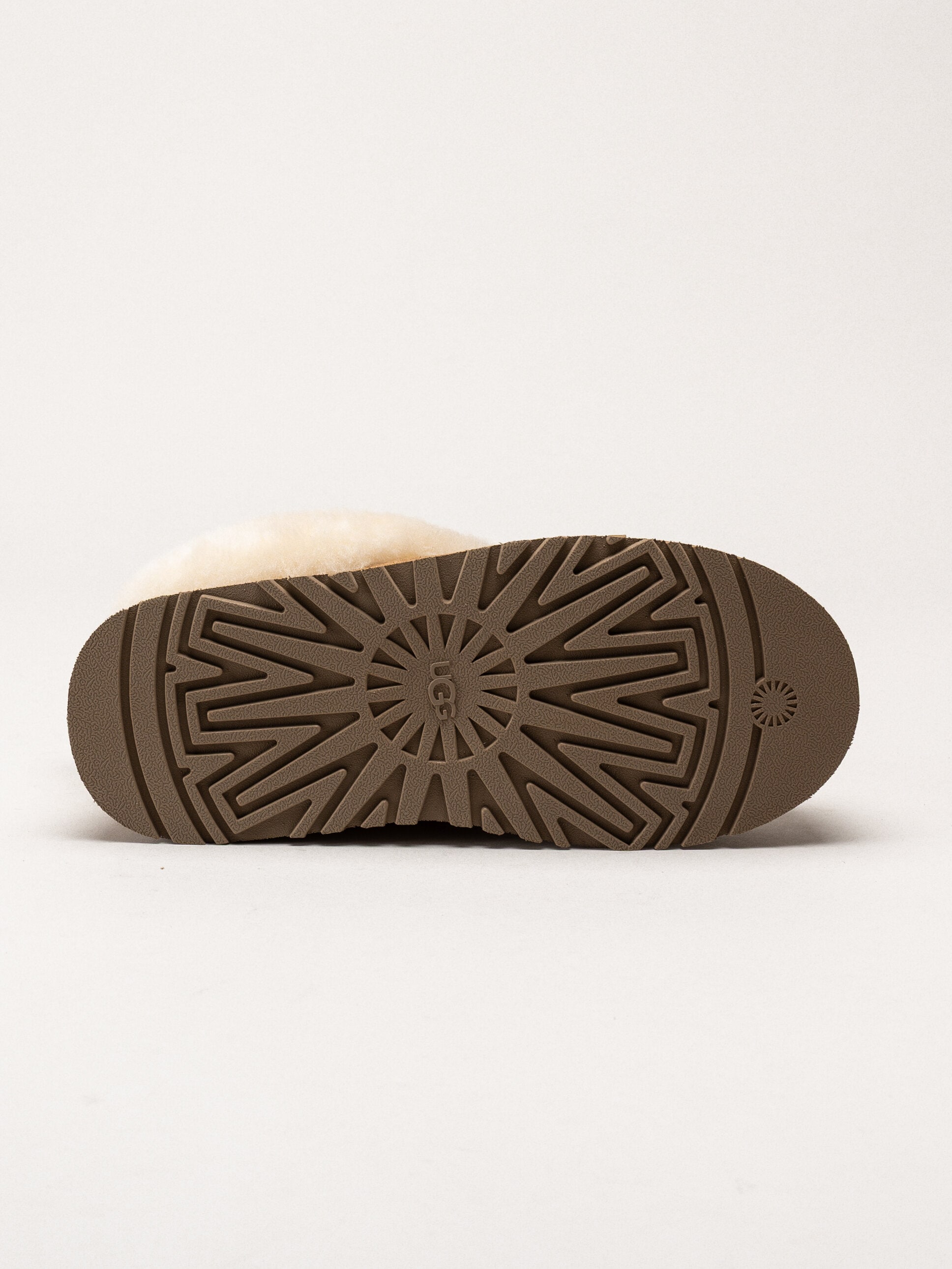 UGG - W Tazzelle - Bruna fårskinnsfodrade tofflor