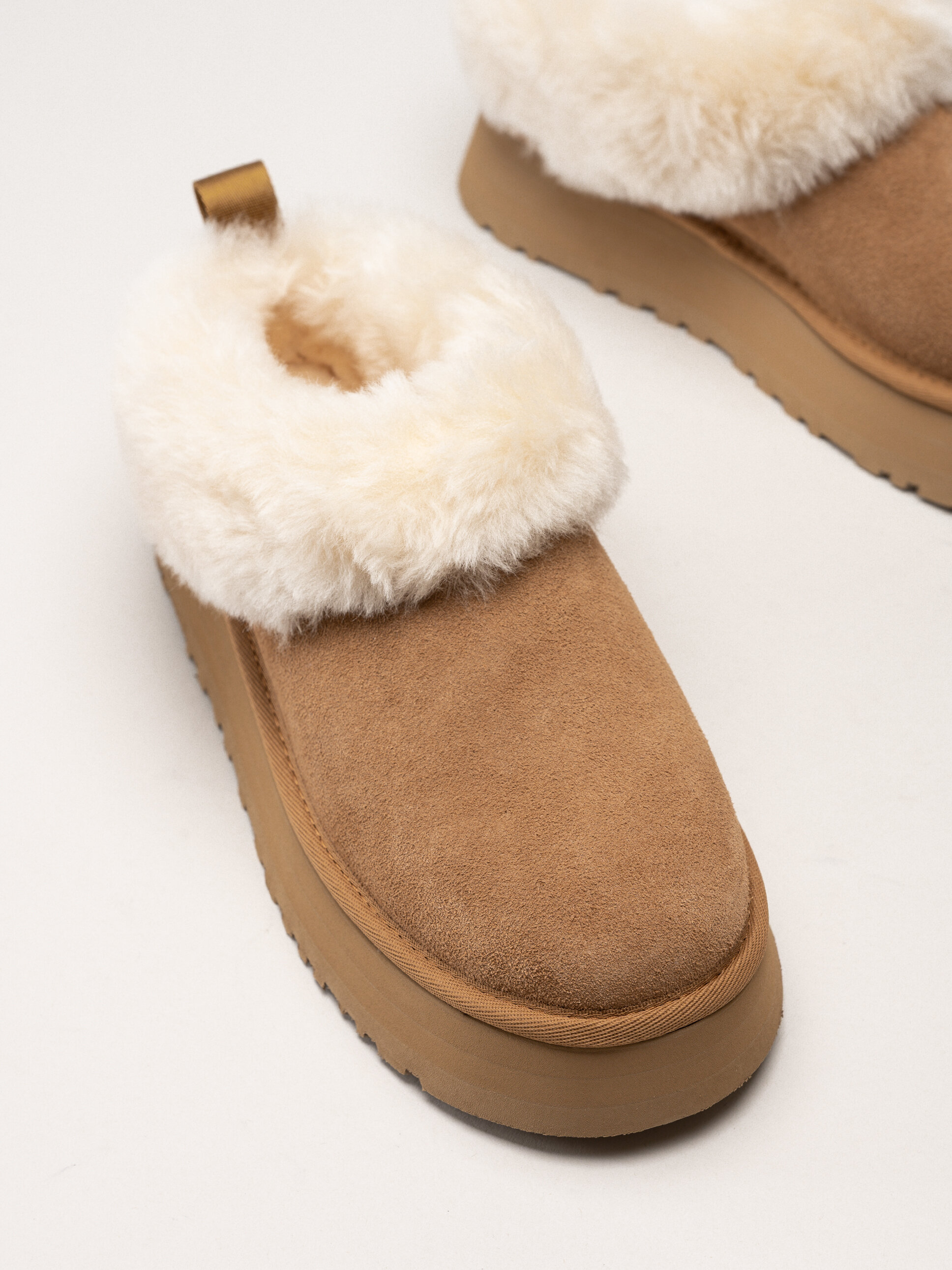 UGG - W Tazzelle - Bruna fårskinnsfodrade tofflor
