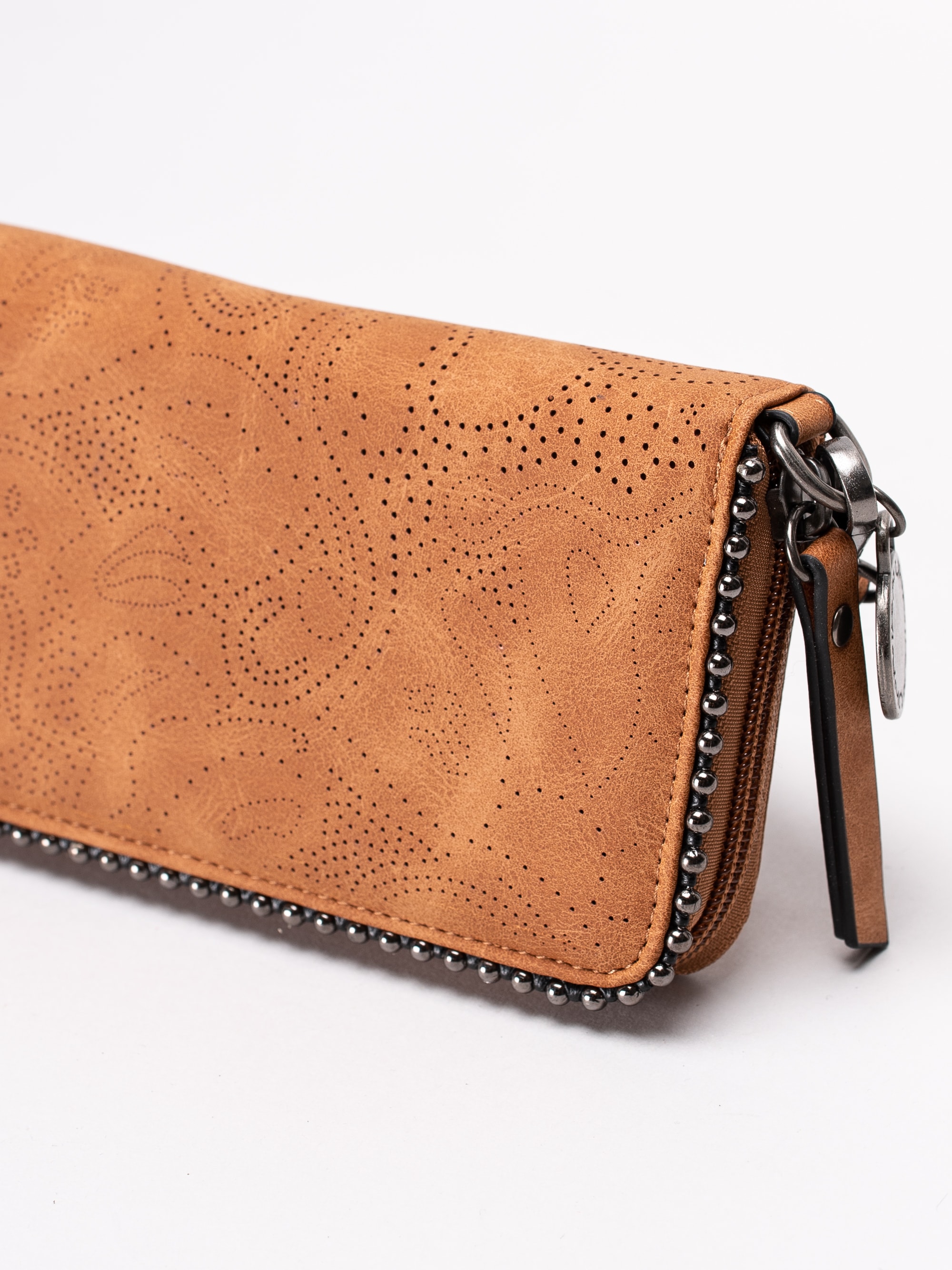 86193014 Ulrika Design 36-5320-21 Leaf brun perforerad plånbok med nitar-3