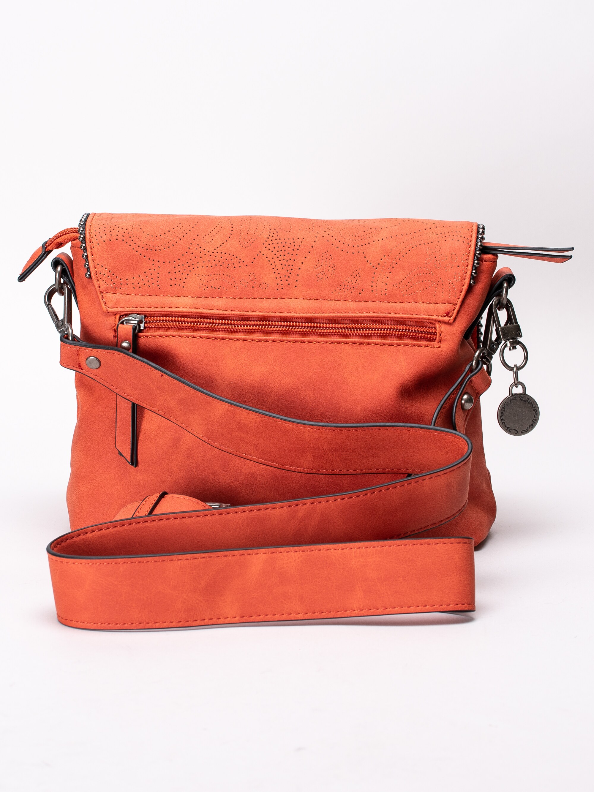 86193021 Ulrika Design 36-5358-11 Leaf orange perforerad flapbag med nitar-2