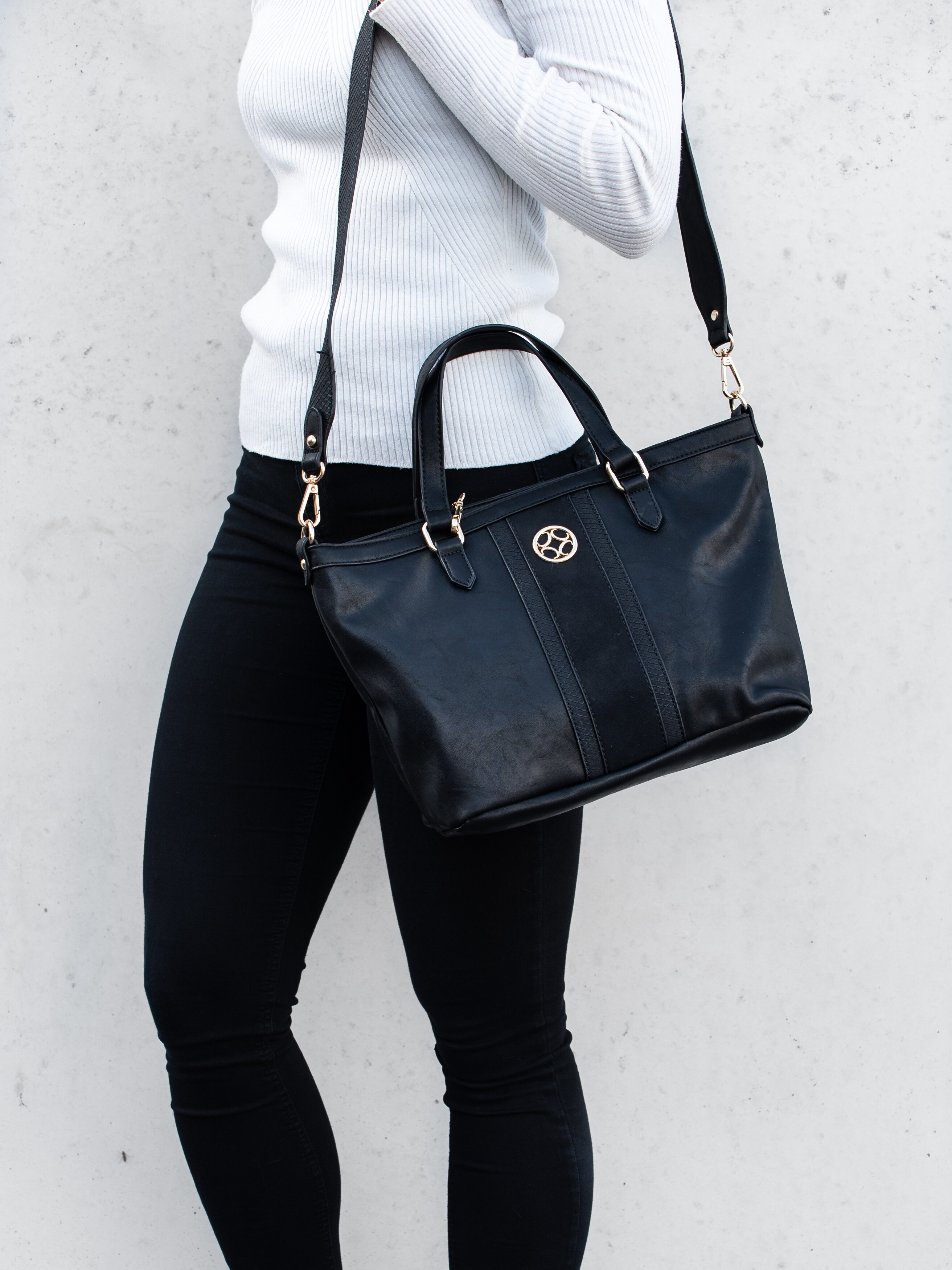 Ulrika Design - 35-8233 - Svarta handväska med innerväska och liten plånbok