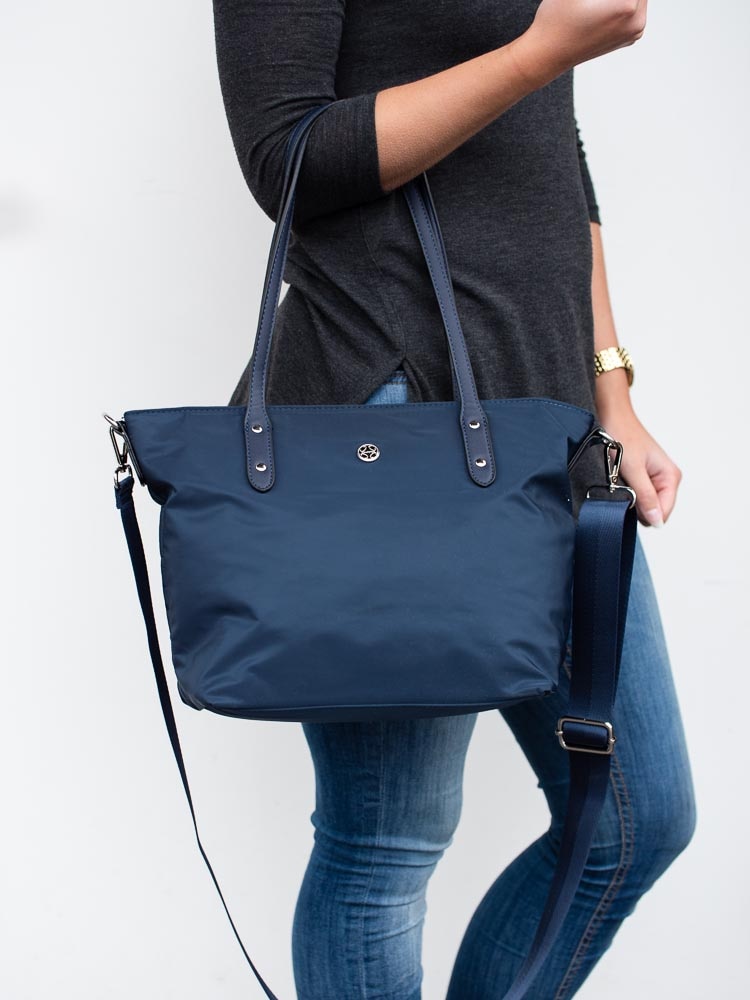 86201055 Ulrika Design 35-9833-3 Mörkblå handväska i nylon med färgglatt foder-6