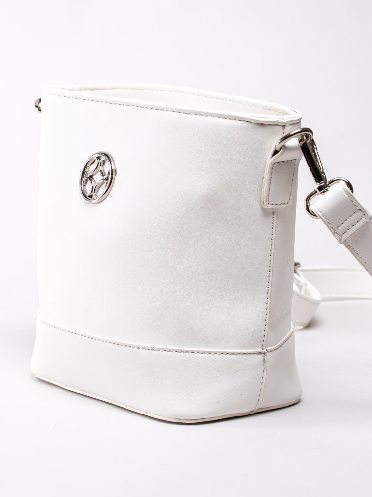 86201059 Ulrika Design 35-9404-14 Vit liten bucketbag i veganskt läder-3