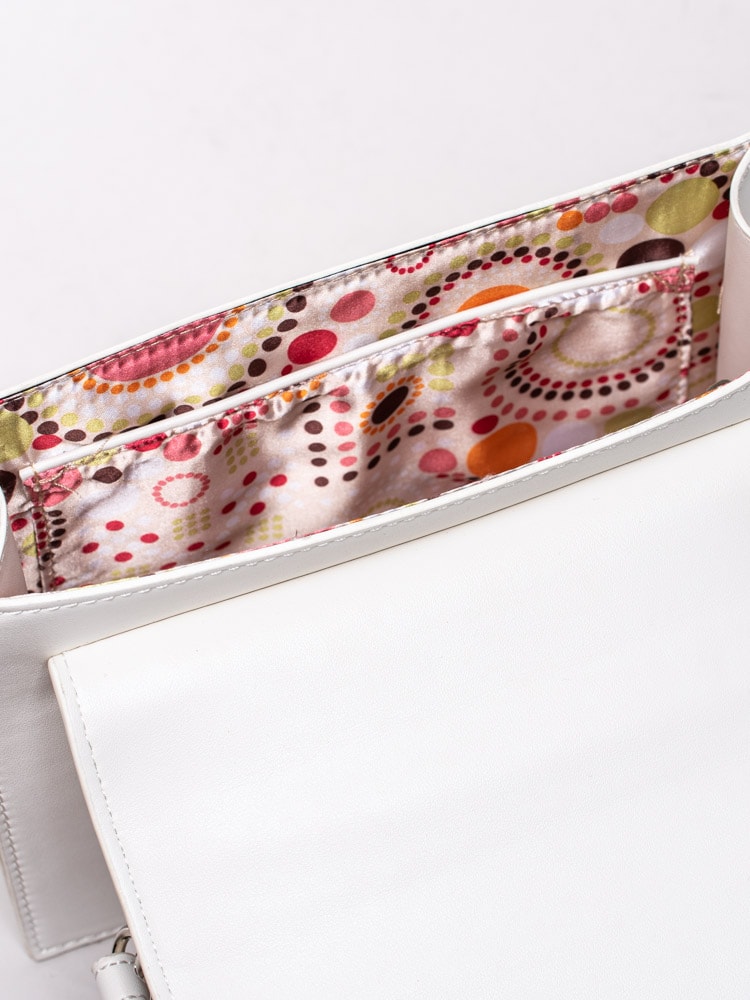 86201063 Ulrika Design 35-9408-14 Vit liten väska med rosa mönstrad foder-5