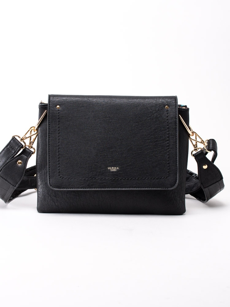 86203078 Ulrika Design 35-1737-1 Black Svart väska i syntet med lock och axelrem-1