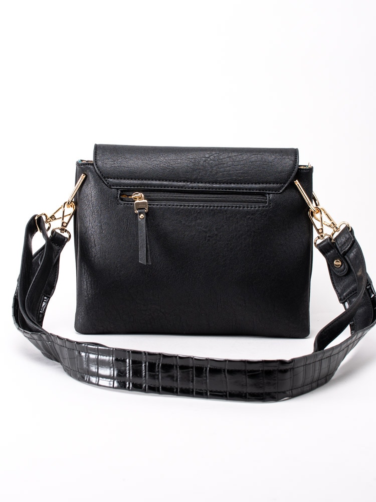 86203078 Ulrika Design 35-1737-1 Black Svart väska i syntet med lock och axelrem-2