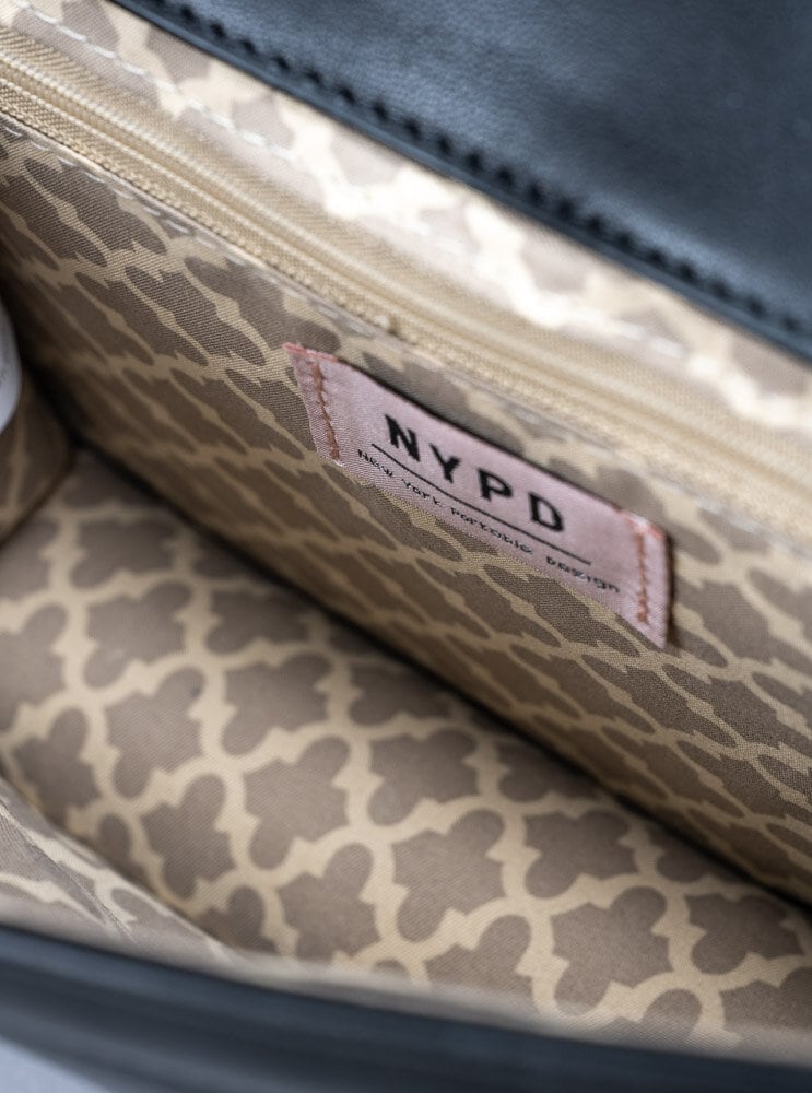 NYPD - Svart väska med kedja