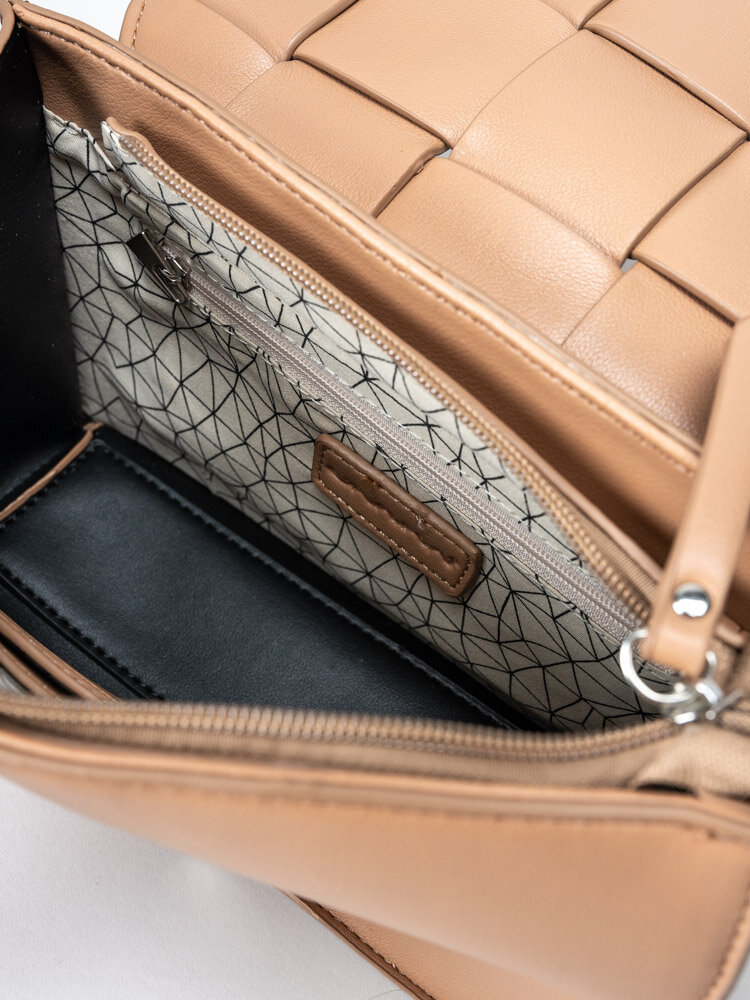 Ulrika Design - Beige flätad axelremsväska