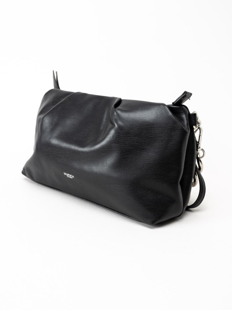 Ulrika Design - Svart väska med kedja