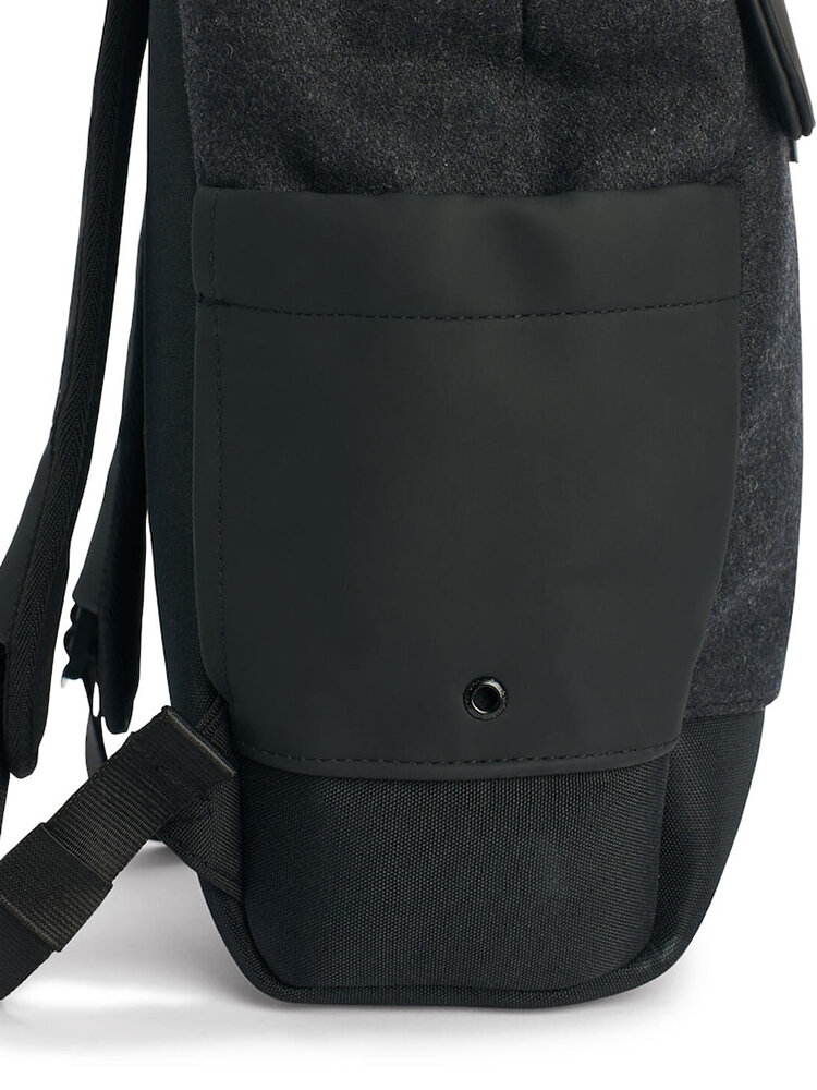 Tretorn - Wings Daypack Melange - Svart ryggsäck i slitstarkt material