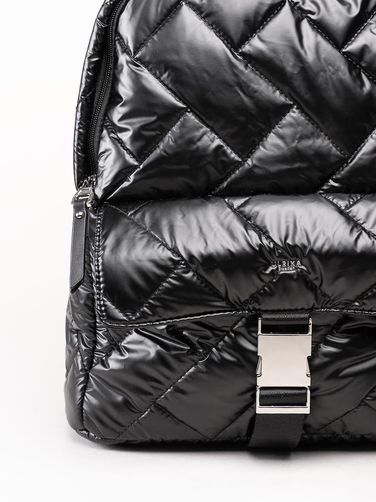 Ulrika Design - Glossy Quilt - Svart quiltad ryggsäck
