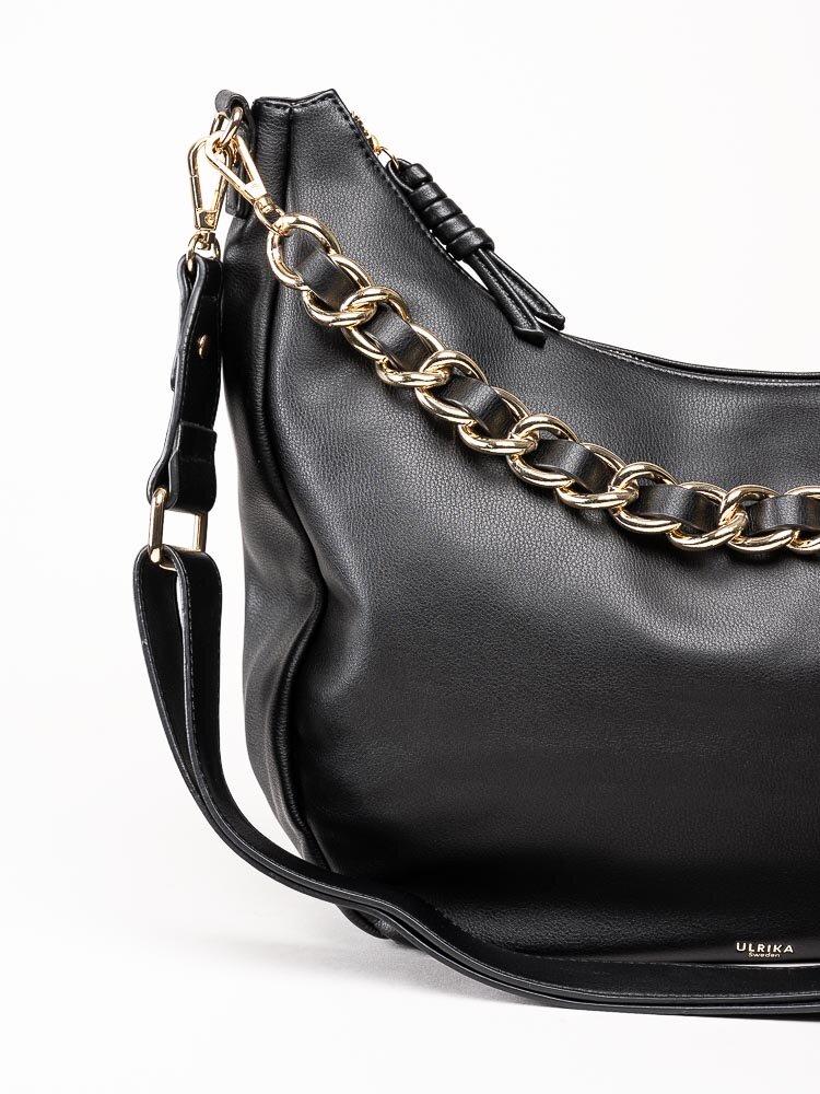 Ulrika Design - Chunky Chain - Svart hoboväska i skinnimitation