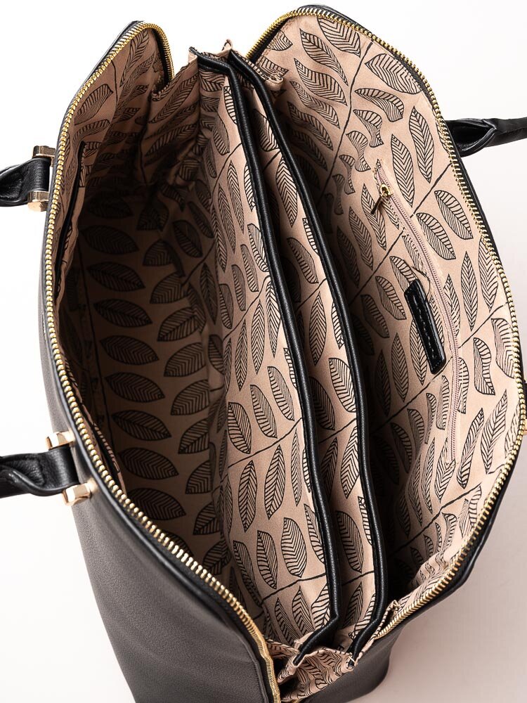 Ulrika Design - Hook - Svart handväska i skinnimitation