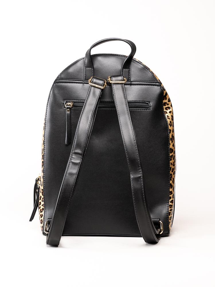 Ulrika Design - Leopard - Leopardmönstrad ryggsäck med svart tofs