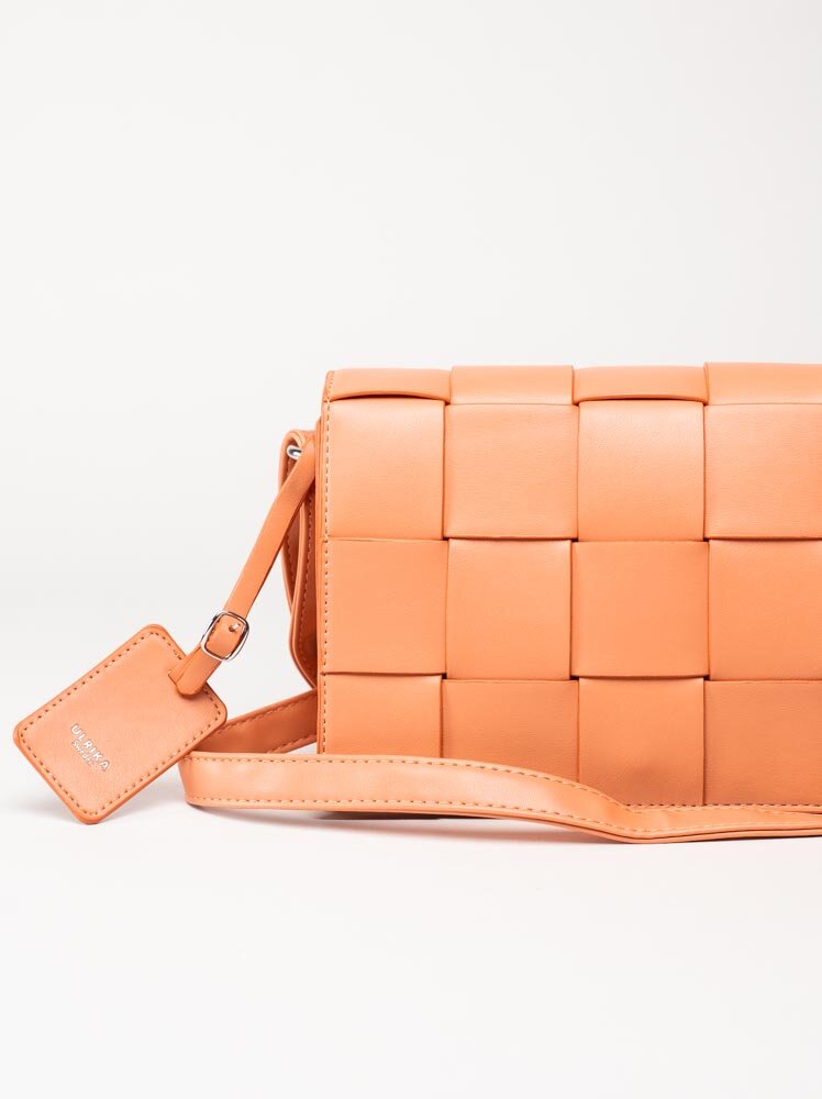 Ulrika Design - Braid - Orange flätad väska med klaff