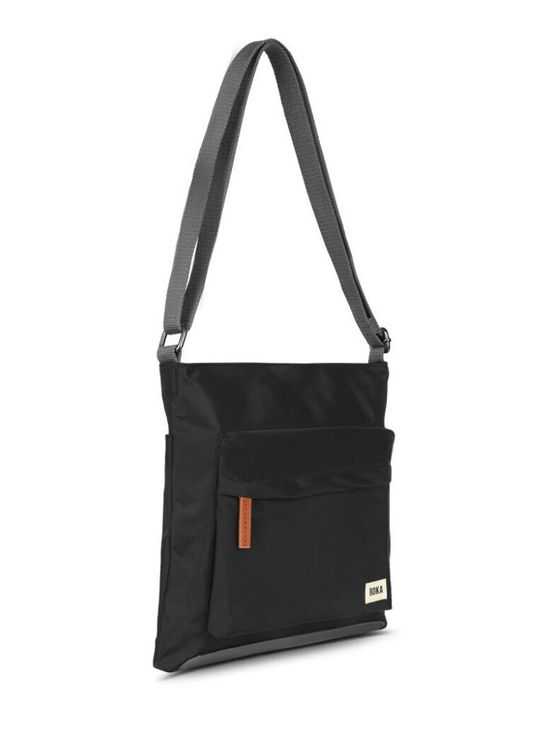 ROKA - Kennington B Recyled Nylon - Svart axelremsväska i nylon