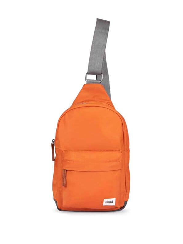 ROKA - Willesden B Recycled Nylon - Orange sling bag i nylon