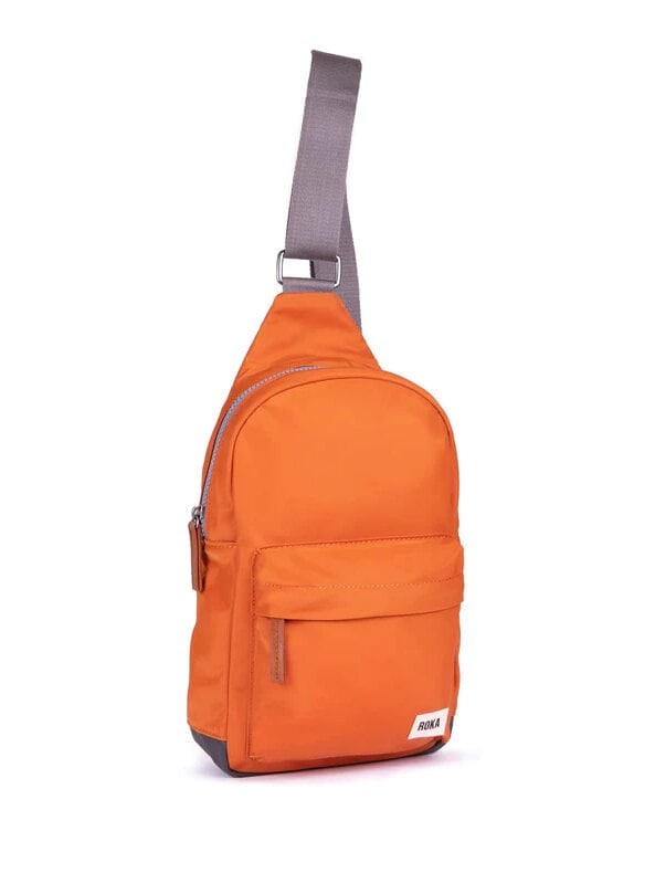 ROKA - Willesden B Recycled Nylon - Orange sling bag i nylon