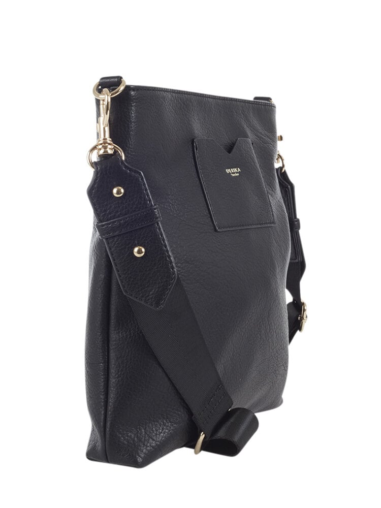 Ulrika Design - Pocket - Svart crossbodyväska i skinnimitation
