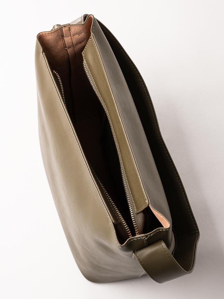Ulrika Design - Raw - Grön handväska i skinnimitation